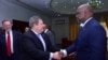 Le président Félix Tshisekedi discute avec le Sous-secrétaire d'Etat américaine en charge de l'Afrique, Peter Tibor Nagy, à Kinshasa, RDC, le 15 mars 2019. (Twitter/Présidence RDC)