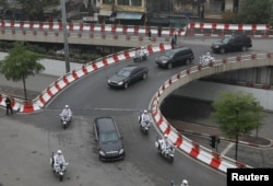 Outriders escort a limousine transporting North Korea's leader Kim Jong Un on a bridge in Hanoi, Vietnam, Feb. 26, 2019.