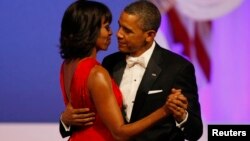 U.S. President Barack Obama and first lady Michelle Obama dance at the Commander in Chief's Ball in Washington, January 21, 2013.