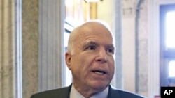 ທ່ານ John McCain ສະມາຊິກສະພາສູງສະຫະລັດ
ກ່າວຕໍ່ບັນ ດານັກຂ່າວ ທີ່ຕຶກສະພາສະຫະລັດ.
ວັນທີ 6 ມີນາ 2012. 
