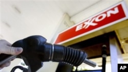 A customer holds a gas pump handle at an Exxon station in Vancouver, Washington (File Photo)