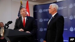 美国副总统彭斯和国务卿蓬佩奥在美国驻土耳其大使官邸举行记者会。(2019年10月17日)