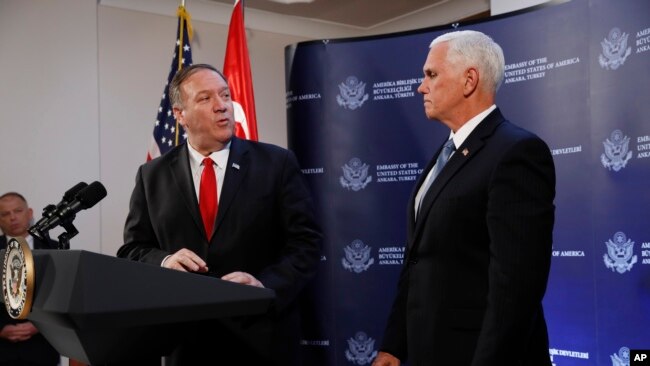 美國副總統彭斯和國務卿蓬佩奧在美國駐土耳其大使官邸舉行記者會。(2019年10月17日)