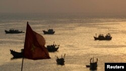 베트남 외교부는 중국 단속원들이 지난달 파라셀 군도 해역에서 베트남 어민들을 폭행하고 어로 장비들을 파손했다며 해명을 요구했다. 사진은 베트남 해상의 어선들. (자료사진)