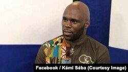 Le militant de la cause noire Kémi Séba, Français d'origine béninoise, dans une publiée après son expulsion de la Guinée, 3 mars 2018. (Facebook/Kémi Séba)