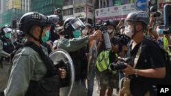 Policija je protiv demonstranata u Hong Kongu koristila suzavac