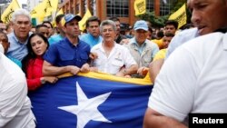 Henrique Capriles prefiere llamar a Maduro "segundón" antes que "dictadorzuelo" como lo define el secretario general de la OEA, Luis Almagro.