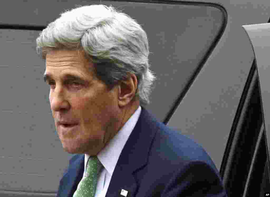 U.S. Secretary of State John Kerry arriving at the Foreign Ministry in Paris, Feb. 27, 2013.