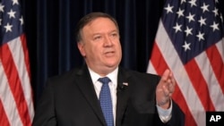 លោក​រដ្ឋមន្ត្រីការបរទេស Mike Pompeo ថ្លែង​នៅ​បណ្ណាល័យ​ប្រធានាធិបតី Ronald Reagan កាលពី​ថ្ងៃទី២២ ខែកក្កដា​ឆ្នាំ២0១៨ នៅ​ក្នុង​ក្រុង Simi Valley រដ្ឋ​កាលីហ្វរញ៉ា។ 