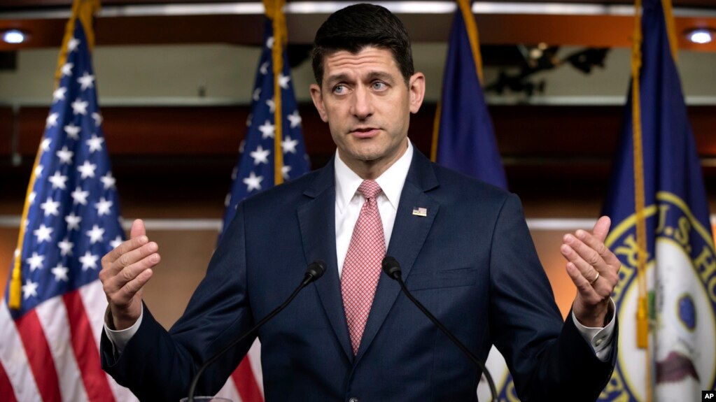 El presidente de la CÃ¡mara de Representantes, Paul Ryan, habla con los reporteros durante su conferencia de prensa semanal, el jueves 10 de mayo.