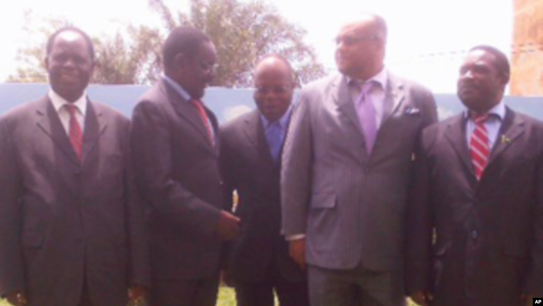 Os ministros ds Transportes e Comunicações de Moçambique, Zâmbia,Zimbabwe, Malaui e Tanzânia reunidos em Nampula (Arquivo)