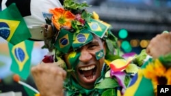 Braziliyalik futbol muxlisi, Rio-de-Janeyro, 12-iyun, 2014-yil