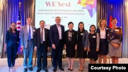 US Ambassador William Heidt poses for a photo with participants at the "We Next" Women's Entrepreneurship Event, November 14, 2018. (Facebook/US Embassy Phnom Penh, Cambodia Page)