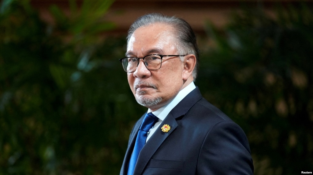 Thủ tướng Malaysia Anwar Ibrahim ngày 15/10/2024 nói Malaysia có tranh chấp lãnh thổ với nhiều nước láng giềng, bao gồm Thái Lan, Philippines và Indonesia, và cho biết sự tập trung nhiều hơn đã được đặt vào những bất đồng với Trung Quốc. 