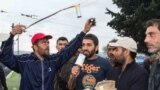 The Refugees.tv crew in action. Presenter and interviewer Mahmoud Abdulrahim has a background in acting (J. Owens/VOA).