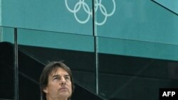 ABD'li aktör Tom Cruise, Paris'teki Bercy Arena'da düzenlenen Paris 2024 Olimpiyat Oyunları sırasında artistik jimnastik kadınlar elemelerini izliyor. 28 Temmuz 2024