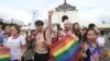 數百對跨國同婚卡關 台灣同性戀團體綁黃絲帶促完成修法