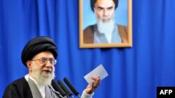 Ajatollahu Ali Khamenei përshëndet protestat anti-qeveritare në Egjipt