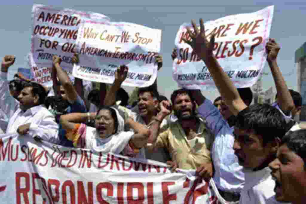 Pakistani protesters belonging to United Citizen Action shout anti-US slogans during a protest in Multan against the US drone attacks in Pakistani tribal areas, April 22, 2011