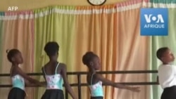 Un danseur nigérian enseigne le ballet dans un quartier populaire de Lagos