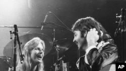 Пол и Линда Маккартни во время благотворительного концерта UNESCO в Венеции, в 1976. Фото: AP/Raoul Fornezza