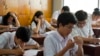 Suasana ujian nasional hari pertama di sebuah SMA Negeri di Jakarta, 14 April 2014. (Foto: ilusROMEO GACAD / AFP).