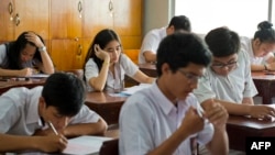 Suasana ujian nasional hari pertama di sebuah SMA Negeri di Jakarta, 14 April 2014. (Foto: ilusROMEO GACAD / AFP).