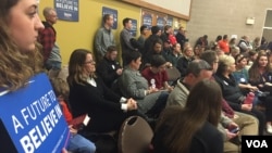 Democrats gather for their caucus, West Des Moines, Iowa, Feb. 1, 2016. (K. Farabaugh/VOA) 