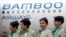 Phi hành đoàn của Bamboo Airways trước một chuyến bay của hãng tại sân bay Nội Bài ở Hà Nội hôm 16/1/2019. Hàng không Tre Việt sẽ có các chuyến bay thẳng tới Mỹ bắt đầu từ tháng 9.