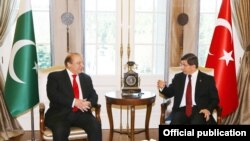 دترکي وزيراعظم سره انقره کې شريک پريس کانفرنس ته دخطاب په وخت پاکستاني وزيراعظم وويل ديمن صورتحال ډير سخت دى اؤ دا ټوله سيمه پخپله غيږه کې اخستى شي.