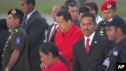 Venezuela's President Hugo Chavez (C) arrives at Simon Bolivar International Airport in Caracas, July 16, 2011