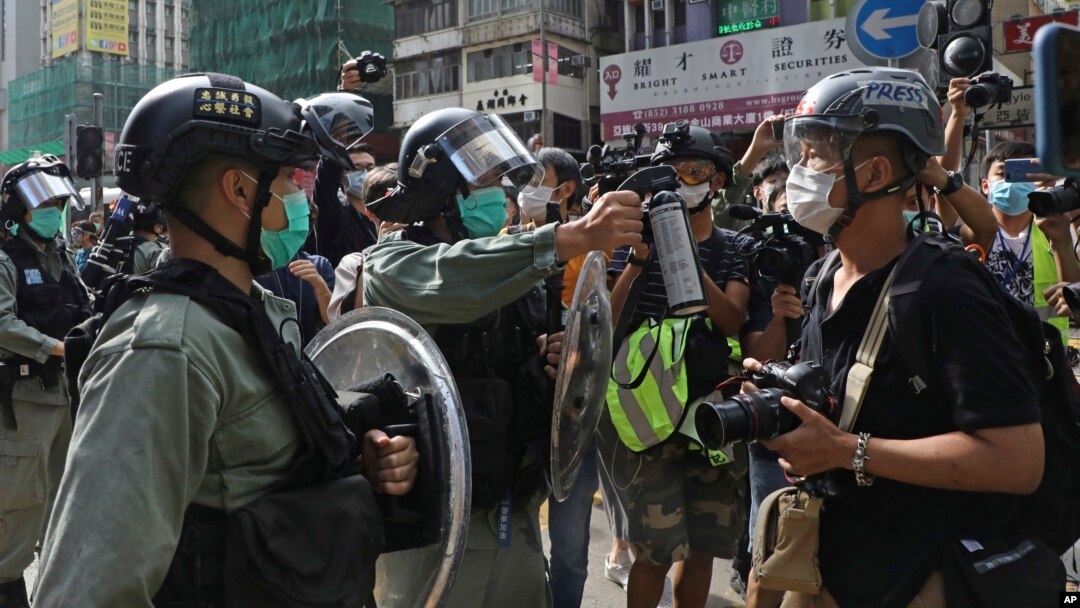 Policija je protiv demonstranata u Hong Kongu koristila suzavac