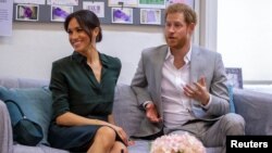 Pangeran Harry dan istrinya Meghan Markle. 