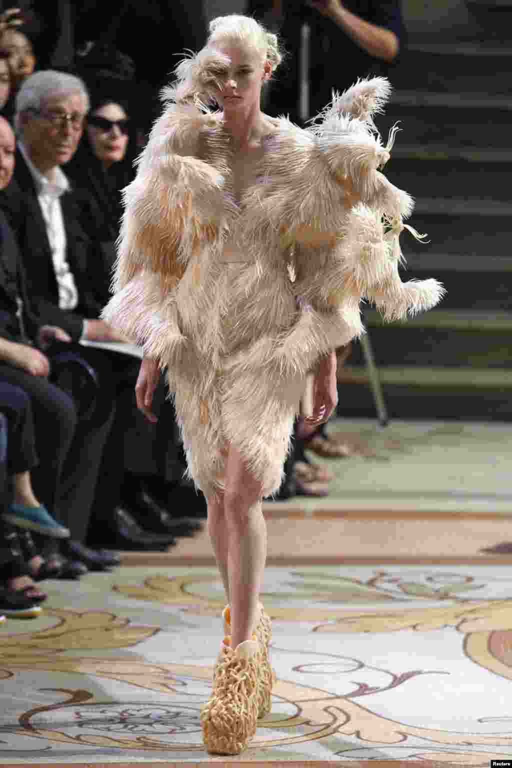 اس فیشن شو میں ملبوسات کے علاوہ ثقافت کو اجاگر کرنے کی کوشش کی گئی۔