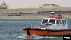  Construction of the expansion, called the "new" canal was originally expected to take three years. But last year Egyptian President Abdel Fattah el-Sissi announced the project would finish in a year. Picture taken June 13. 2015. (Heather Murdock/VOA)