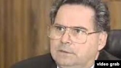 Eduardo Interiano, exministro de salud de El Salvador, es acusado por agresiones sexuales en perjuicio de una menor de edad y remuneración por servicios sexuales. 
