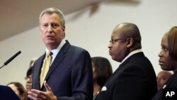 El alcalde de Nueva York Bill de Blasio,junto a una veintena de homólogos demócratas apoyan las órdenes ejecutivas de Obama.