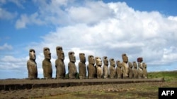 Đảo Phục Sinh (Easter Island, còn gọi là Rapa Nui) nằm ở đông nam Thái Bình Dương vốn nổi tiếng về các tác phẩm điêu khắc đá khổng lồ có tên là moai