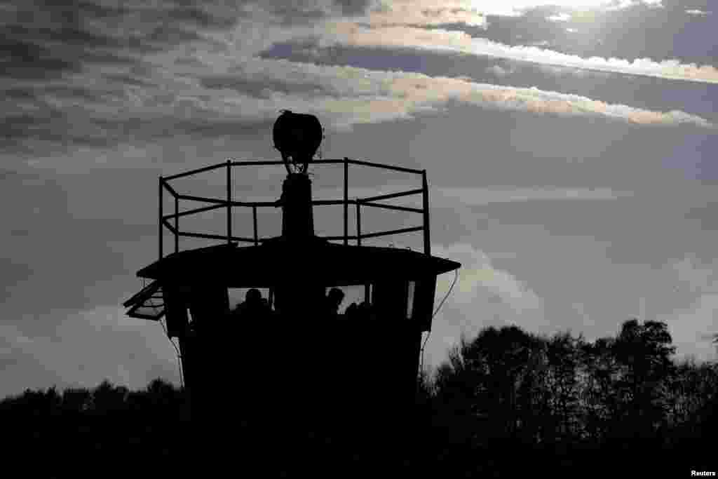 مشرقی و مغربی جرمنی کی سرحد پر موجود واچ ٹاور جو اب زیر استعمال نہیں لیکن گزرے دنوں کی ایک یاد گار ہے۔