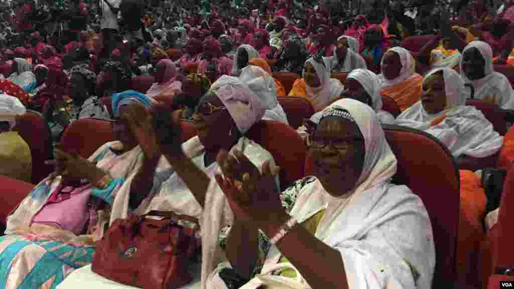 Plus d&rsquo;un millier de femmes des partis soutenant Mahamadou Issoufou se sont réunies, vendredi 18 mars au Palais de Congres de Niamey pour un meeting de campagne, Niamey 18 mars, 2016, Photo Bagassi Koura.