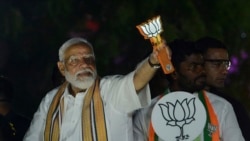 སྲིད་བློན་མོ་དྷི་ཡི་ཧིན་དྷུའི་སྲིད་བྱུས་ལ་མངའ་སྡེ་ལྔས་འགལ་རྐྱེན་བཟོ་བཞིན་པ། 