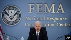 조 바이든 미국 대통령이 24일 연방재난관리청(FEMA)를 방문해 브리핑에서 발언하고 있다. 