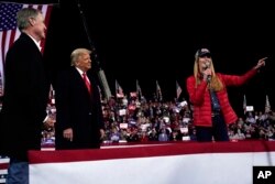រូបឯកសារ៖ លោកប្រធានាធិបតី Donald Trump ចូលរួមយុទ្ធនាការរកសំឡេងឆ្នោតរបស់លោក David Perdue និងអ្នកស្រី Kelly Loeffler នៅទីក្រុង Valdosta រដ្ឋ Georgia កាលពីថ្ងៃទី៥ ខែធ្នូ ឆ្នាំ២០២០។