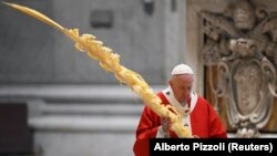 HEALTH-CORONAVIRUS/PALMSUNDAY-POPE