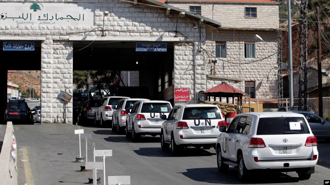 Konvoi mobil pengawas dari Organisasi Pelarangan Senjata Kimia (OPCW) saat memasuki wilayah Suriah dari perbatasan Masnaa, Lebanon, 1 Oktober 2013 (Foto: dok).