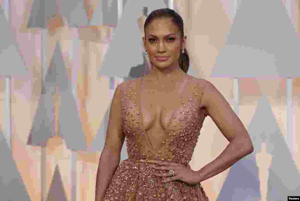 Jennifer Lopez num vestido Elie Saab