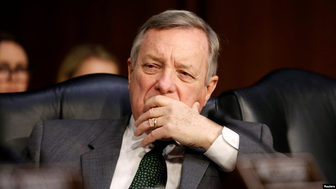 Senator Dick Durbin dalam sebuah rapat dengar pendapat di Capitol Hill, membahas usulan peningkatan keamanan sekolah setelah penembakan massal di sebuah SMU di Florida, 14 Maret 2018.