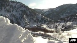 Mjekët shqiptarë shpëtojnë mbi 200 pacientë nga dëbora