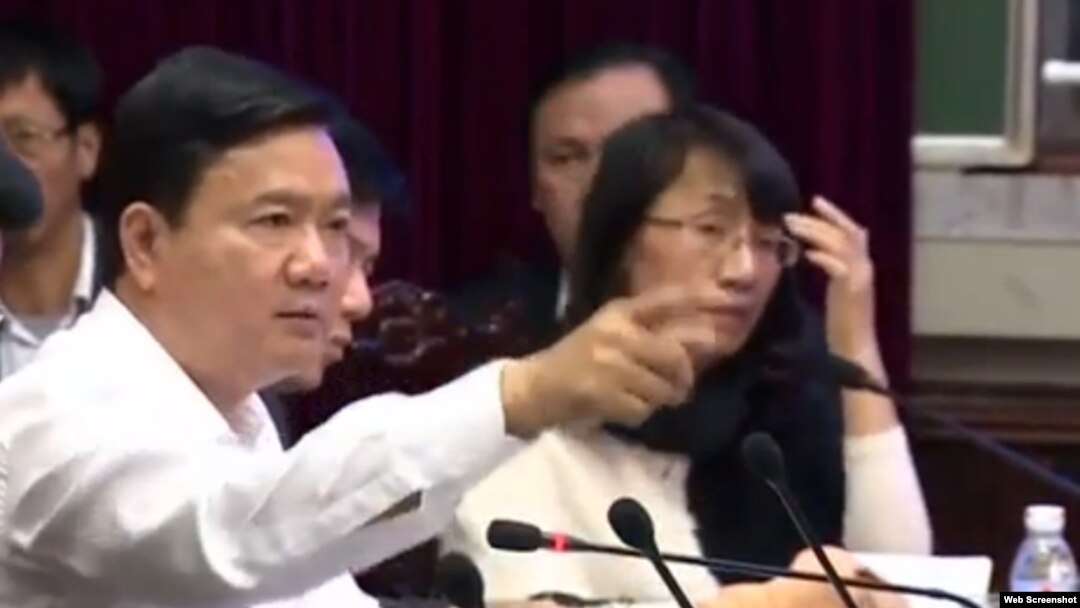 Khi còn làm Bộ trưởng Bộ Giao thông Vận tải, ông Thăng "xạc" nhà thầu Trung Quốc vì để xảy ra hai sự cố làm một người chết và ít nhất 3 người bị thương tại một dự án đường sắt trọng điểm ở thủ đô của Việt Nam năm 2015.
