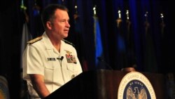 時任美軍參謀長聯席會議副主席的溫尼菲爾德上將(Retired Admiral Sandy Winnefeld)（美國空軍2011年8月28日照片）